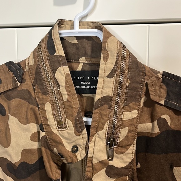 LOVE Tree. Camouflage. Vest. Zipper detail. Size medium. - Picture 2 of 4